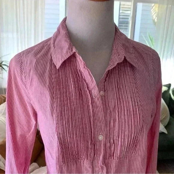 Old Navy red and white pleated button up - Picture 2 of 6